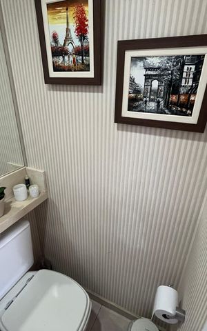 Apartamento à venda com 138m², 3 quartos e 4 vagas Apartamento à venda com 138m², 3 quartos e 4 vagasLavabo