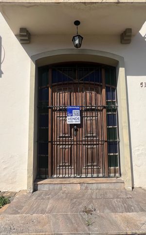 Casa para alugar com 214m², 4 quartos e 4 vagas Casa para alugar com 214m², 4 quartos e 4 vagasFachada