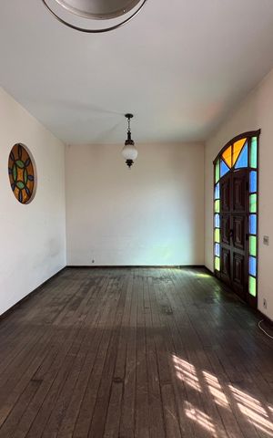 Casa para alugar com 214m², 4 quartos e 4 vagas Casa para alugar com 214m², 4 quartos e 4 vagasSala