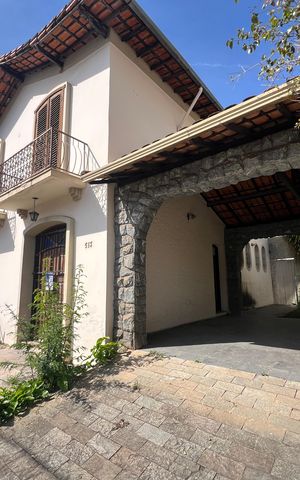 Casa para alugar com 214m², 4 quartos e 4 vagas Casa para alugar com 214m², 4 quartos e 4 vagasFachada