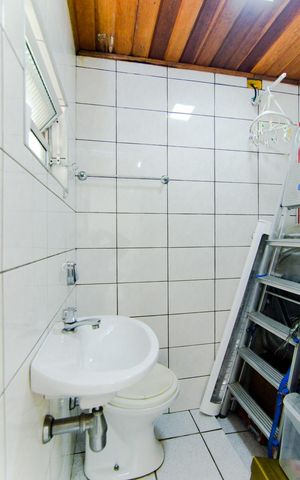 Casa para alugar com 70m², 2 quartos e 1 vagaÁrea de Serviço - Banheiro de Serviço 