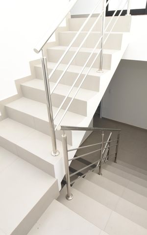 Casa de condomínio para alugar com 152m², 3 quartos e 2 vagasEscadas