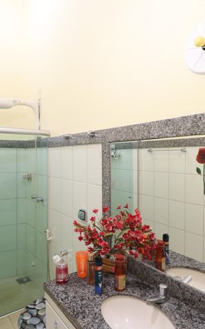 Casa para alugar com 250m², 3 quartos e 4 vagasBanheiro do Quarto 1