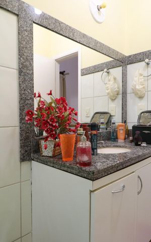 Casa para alugar com 250m², 3 quartos e 4 vagasBanheiro do Quarto 1