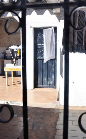 Casa à venda com 250m², 2 quartos e 3 vagas Casa à venda com 250m², 2 quartos e 3 vagasDetalhe - Vista do Quarto 02