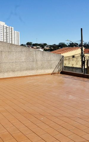 Casa à venda com 250m², 2 quartos e 3 vagas Casa à venda com 250m², 2 quartos e 3 vagasVaranda