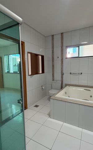 Casa para alugar com 234m², 3 quartos e 4 vagas Casa para alugar com 234m², 3 quartos e 4 vagasBanheiro da Suíte 1