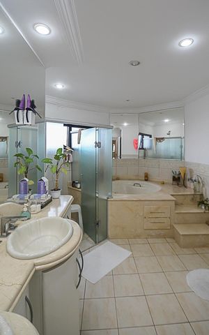 Apartamento para alugar com 1000m², 4 quartos e 4 vagas Apartamento para alugar com 1000m², 4 quartos e 4 vagasBanheiro da Suíte 3