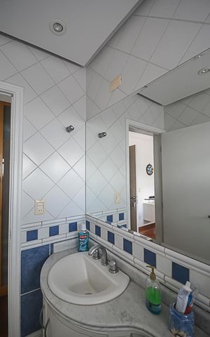 Apartamento para alugar com 1000m², 4 quartos e 4 vagas Apartamento para alugar com 1000m², 4 quartos e 4 vagasBanheiro da Suíte 2