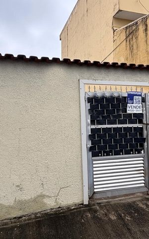 Casa à venda com 140m², 1 quarto e 2 vagasFachada