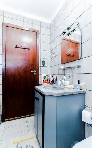 Casa à venda com 125m², 2 quartos e 1 vagaBanheiro