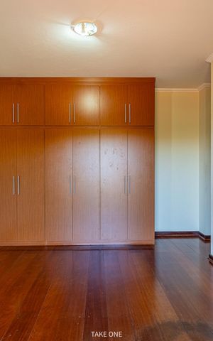 Casa à venda com 300m², 3 quartos e 6 vagas