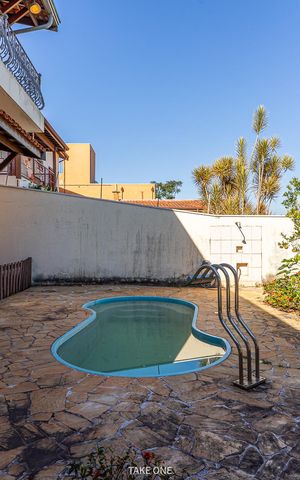 Casa à venda com 300m², 3 quartos e 6 vagas