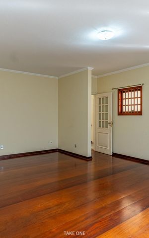 Casa à venda com 300m², 3 quartos e 6 vagas