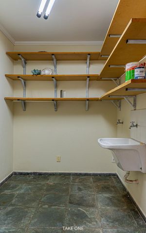 Casa à venda com 300m², 3 quartos e 6 vagas