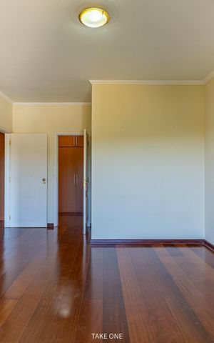 Casa à venda com 300m², 3 quartos e 6 vagas