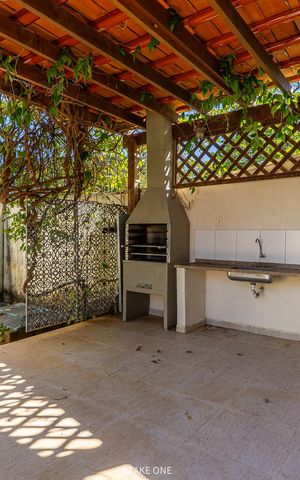 Casa à venda com 300m², 3 quartos e 6 vagas