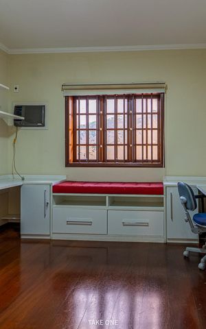 Casa à venda com 300m², 3 quartos e 6 vagas