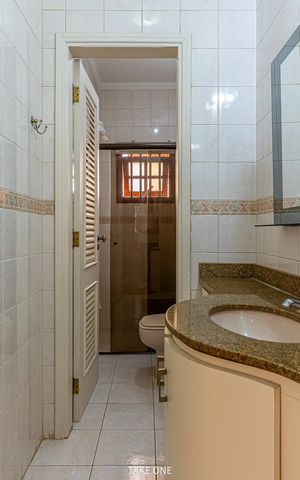 Casa à venda com 300m², 3 quartos e 6 vagas