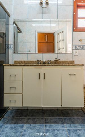Casa à venda com 300m², 3 quartos e 6 vagas