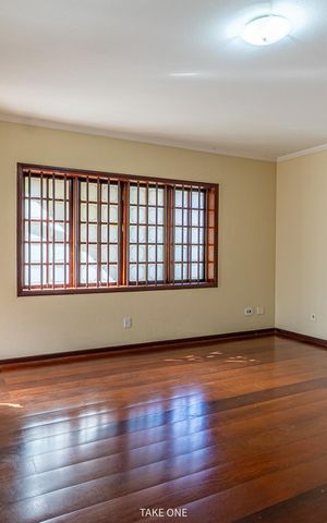 Casa à venda com 300m², 3 quartos e 6 vagas