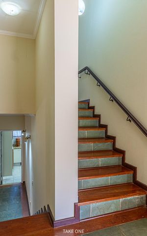 Casa à venda com 300m², 3 quartos e 6 vagas
