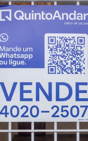 Casa à venda com 61m², 2 quartos e 2 vagasPlaca QuintoAndar