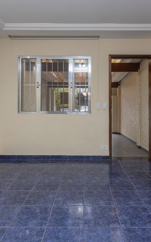 Casa à venda com 61m², 2 quartos e 2 vagasSala