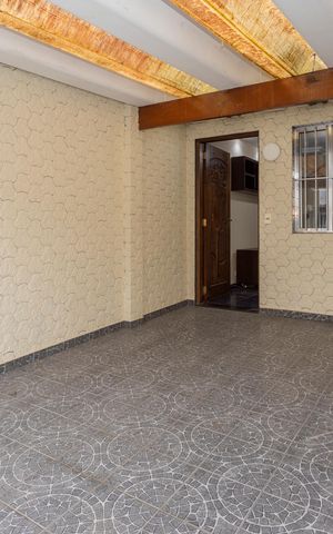 Casa à venda com 61m², 2 quartos e 2 vagasGaragem