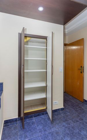 Casa à venda com 61m², 2 quartos e 2 vagasSala - Armário 