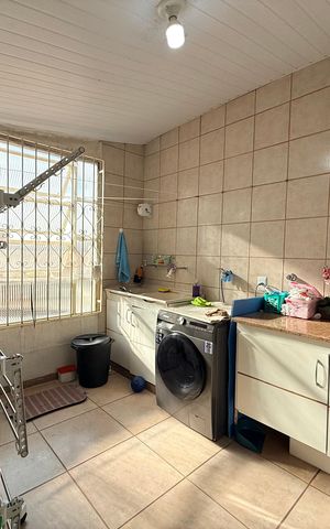 Apartamento à venda com 130m², 3 quartos e 1 vagaÁrea de serviço