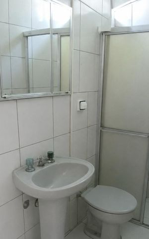 Casa à venda com 200m², 3 quartos e 2 vagas Casa à venda com 200m², 3 quartos e 2 vagasBanheiro