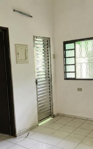 Casa à venda com 200m², 3 quartos e 2 vagas Casa à venda com 200m², 3 quartos e 2 vagasSala
