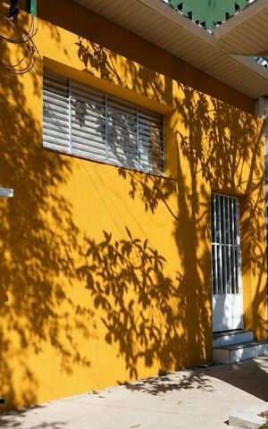 Casa à venda com 200m², 3 quartos e 2 vagas Casa à venda com 200m², 3 quartos e 2 vagasFachada