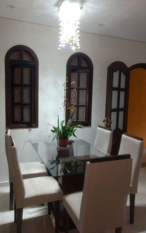 Casa à venda com 150m², 3 quartos e 2 vagas Casa à venda com 150m², 3 quartos e 2 vagasSala