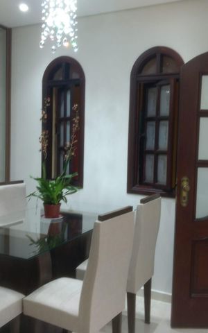 Casa à venda com 150m², 3 quartos e 2 vagas Casa à venda com 150m², 3 quartos e 2 vagasSala