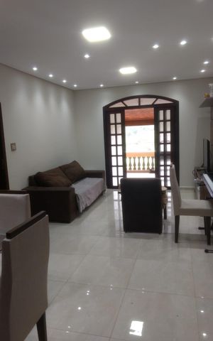 Casa à venda com 150m², 3 quartos e 2 vagas Casa à venda com 150m², 3 quartos e 2 vagasSala