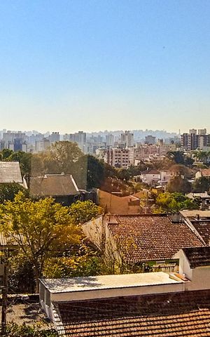 Casa de condomínio à venda com 379m², 4 quartos e 2 vagas Casa de condomínio à venda com 379m², 4 quartos e 2 vagasVista