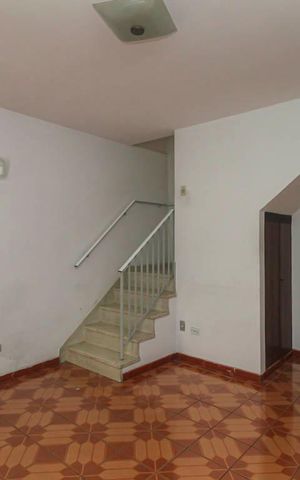 Casa à venda com 169m², 3 quartos e 2 vagas Casa à venda com 169m², 3 quartos e 2 vagasSala