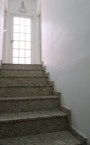 Casa à venda com 175m², 3 quartos e 4 vagasEscada