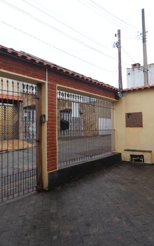 Casa à venda com 175m², 3 quartos e 4 vagasFrente