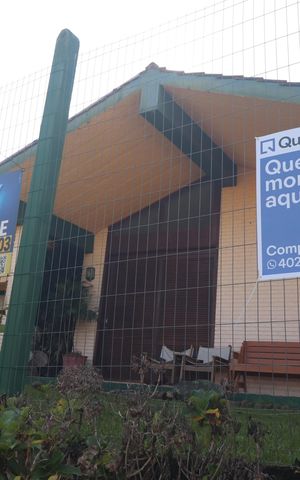 Casa à venda com 330m², 6 quartos e 2 vagasplaca instalada