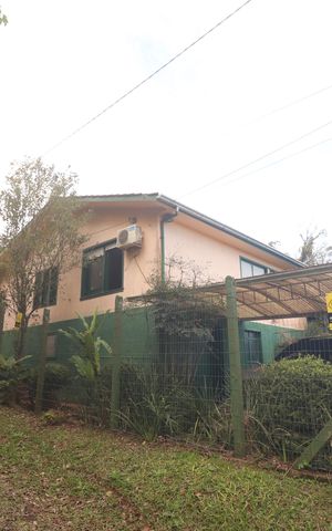 Casa à venda com 330m², 6 quartos e 2 vagasfachada lateral