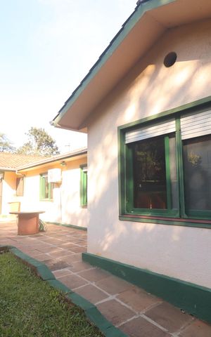 Casa à venda com 330m², 6 quartos e 2 vagasfundos