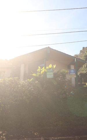 Casa à venda com 330m², 6 quartos e 2 vagasFachada