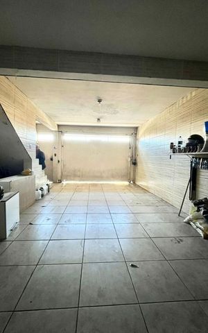 Casa à venda com 221m², 4 quartos e 4 vagas Casa à venda com 221m², 4 quartos e 4 vagasGARAGEM