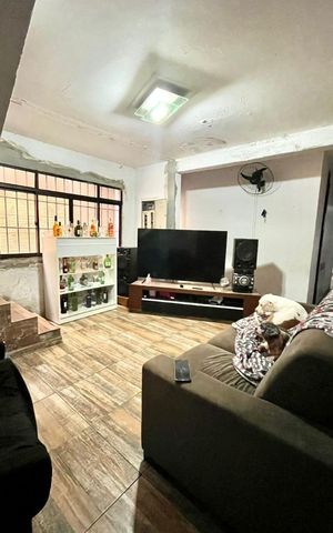 Casa à venda com 221m², 4 quartos e 4 vagas Casa à venda com 221m², 4 quartos e 4 vagasSALA