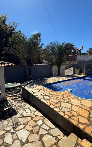 Casa para alugar com 560m², 4 quartos e 7 vagas Casa para alugar com 560m², 4 quartos e 7 vagasÁrea comum - Piscina