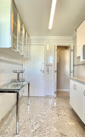Apartamento à venda com 86m², 3 quartos e 2 vagas Apartamento à venda com 86m², 3 quartos e 2 vagasCozinha