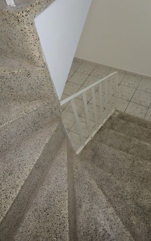 Casa à venda com 99m², 2 quartos e sem vagaEscada